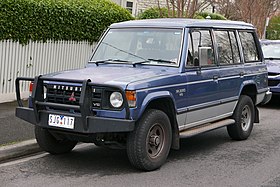 1990 Mitsubishi Pajero (NG) Superwagon V6 wagon (2015-07-24) 01.jpg